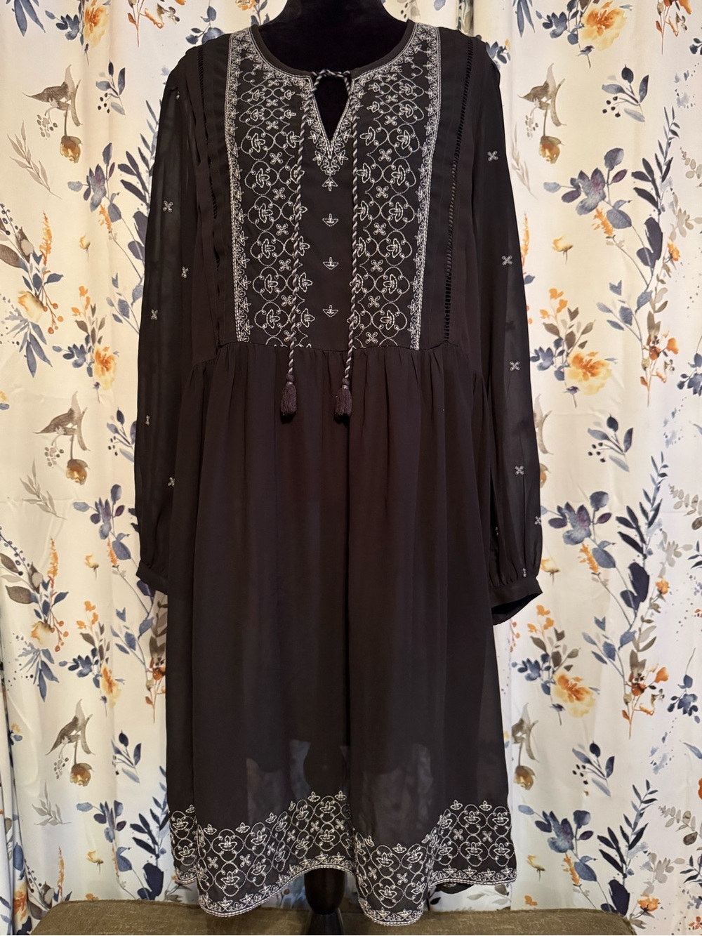 Time and Tru Black Long-Sleeve Embroidered Peasant Dress